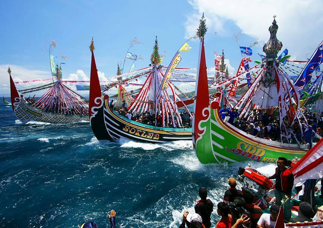 Sampang Lestarikan Budaya Petik Laut 1 Perahu hias bikin tradisi Petik Laut kian semarak via Instagram nagudisundhemenbanyuwangi