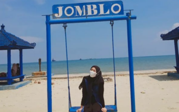 Salah Satu Pengunjung Pantai Camplong /Foto Instagram Pesonasampang