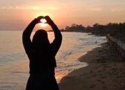 Menikmati Senja Di Pantai Topoh Rabiyan Ketapang