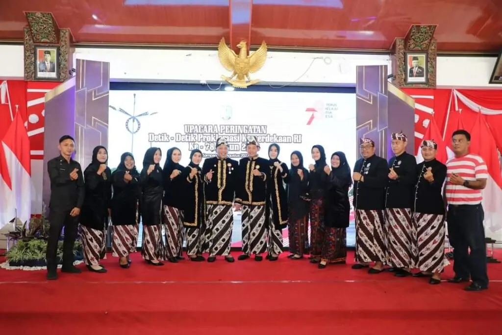 Kenakan Baju Adat, Upacara Detik-Detik Proklamasi di Sampang