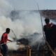 Petugas Pemadam Saat Memadamkan Kobaran Api. (Foto : Tribunnews)