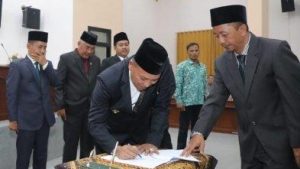 Suasana Rapat Rapat Paripurna Di Ruang Graha Paripurna Gedung Setempat, (16/10/2023), Malam.