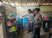 Polres Sampang Berikan Bantuan Air Bersih Untuk Warga Terdampak Kekeringan
