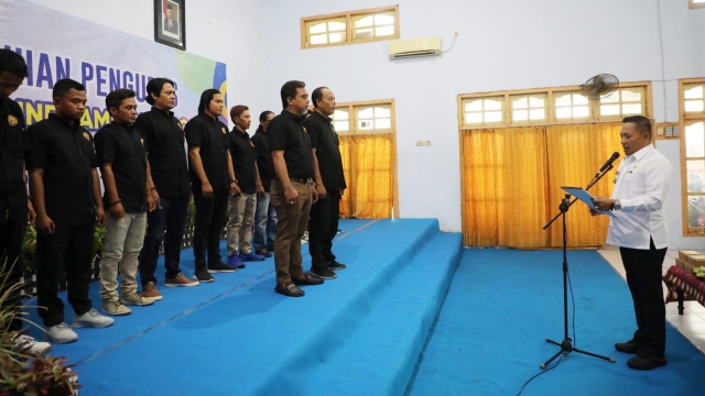 Bupati Sampang H. Slamet Junaidi Saat Mengukuhkan Pewarta Online Sampang