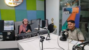 Umar Faruk Bersama Host Pro1 Rri Surabaya