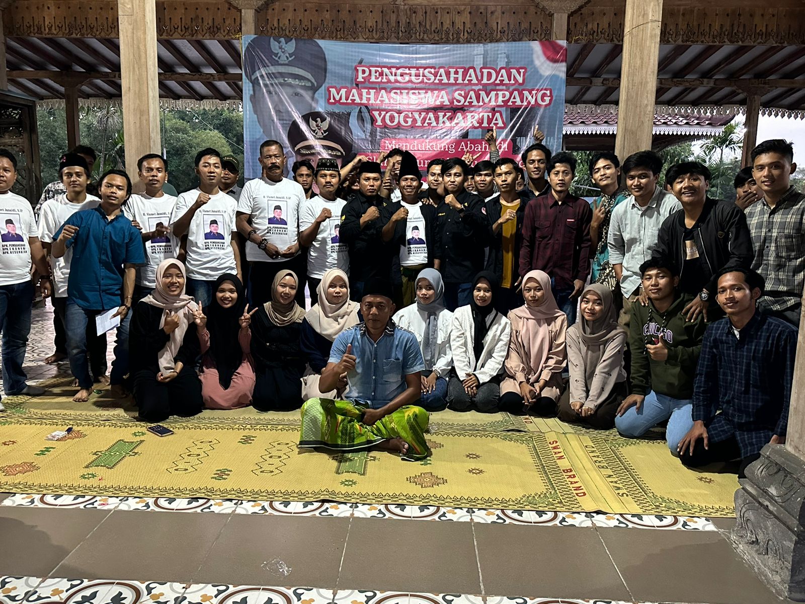 Pengusaha Dan Mahasiswa Dari Sampang-Yogyakarta Mendukung H. Slamet Junaidi (Aba Idi) Untuk Kembali Memimpin Sampang. Infrastruktur Dan Kebijakan Pro-Rakyat Menjadi Alasan Utama Dukungan Ini.