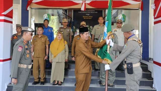 Kirab Pataka Jer Basuki Mawa Beya Meriahkan Hari Jadi ke-78 Provinsi Jawa Timur 1 Kirab Pataka Jer Basuki Mawa Beya Tiba di Kabupaten Sampang