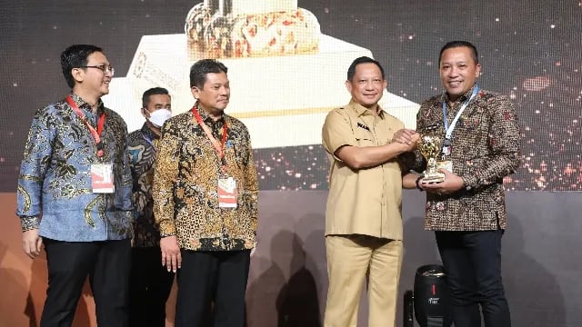 Pemerintah Kabupaten Sampang Berhasil Meraih Penghargaan Universal Health Coverage (UHC) Award Pertama di Madura. 1 Foto : Prokopim Pemkab Sampang