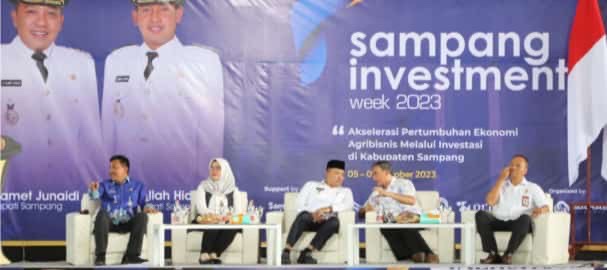 Bupati Sampang H. Slamet Junaidi: Mendorong Pertumbuhan Ekonomi melalui Investasi 1 Talkshow Sampang Investment Week di GOR Indoor
