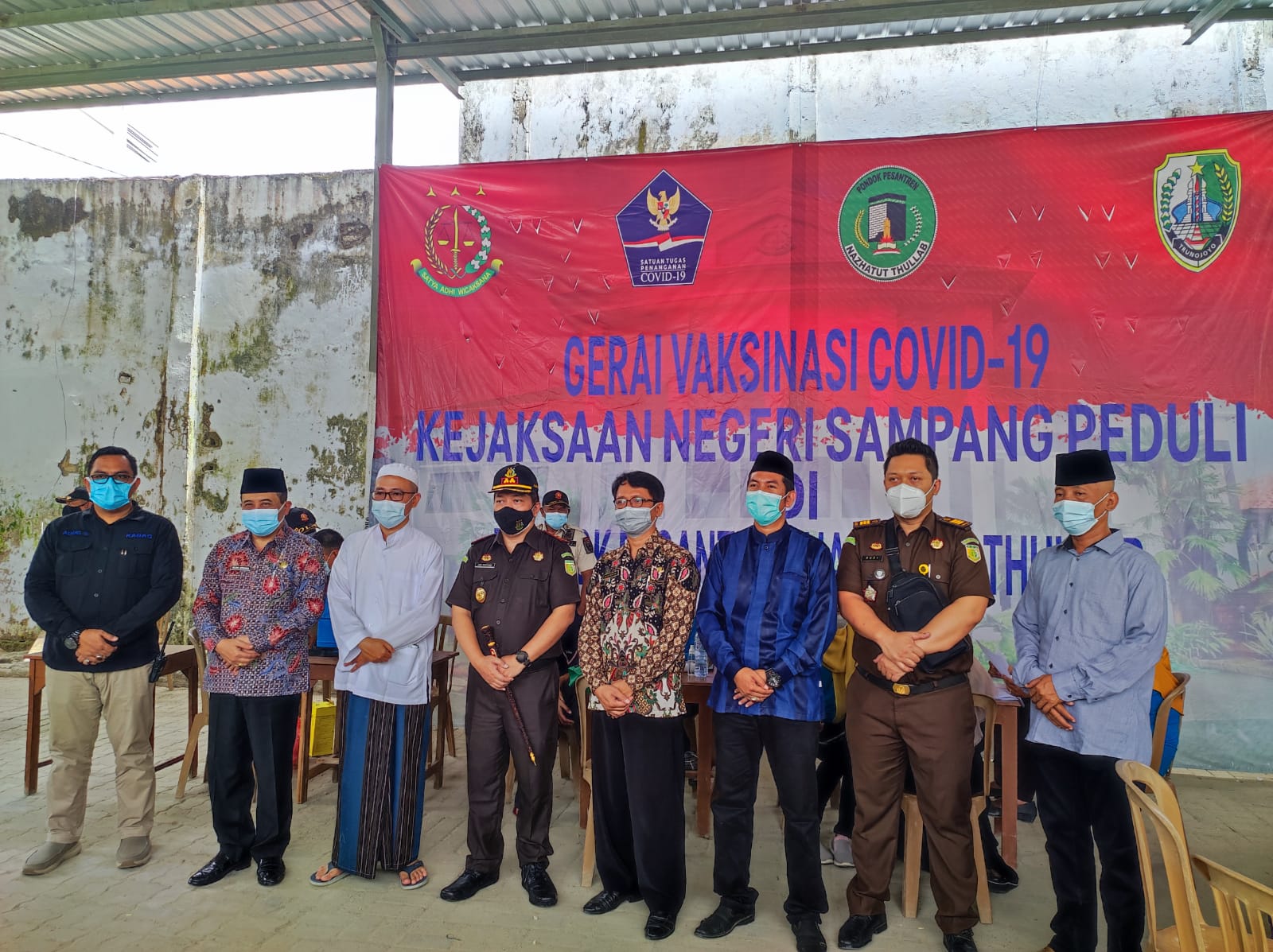 Antusias Para Santri Mengikuti Vaksinasi Covid-19. 1 Antusias Para Santri Mengikuti Vaksinasi Covid-19.