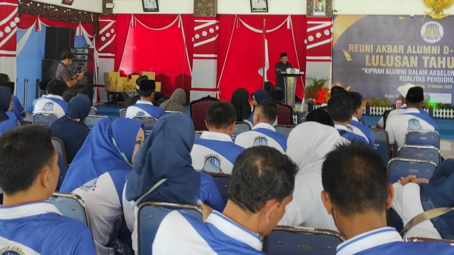 Reuni Akbar Alumni D-II PGSD Unesa 2003: Meningkatkan Kualitas Pendidikan di Sampang 1 Reuni Alumni D-II PGSD Unesa Lulusan Tahun 2003 se-Madura.