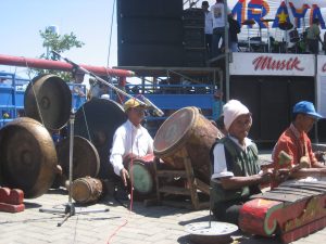 Musik Saronen Tetap Idola Madura