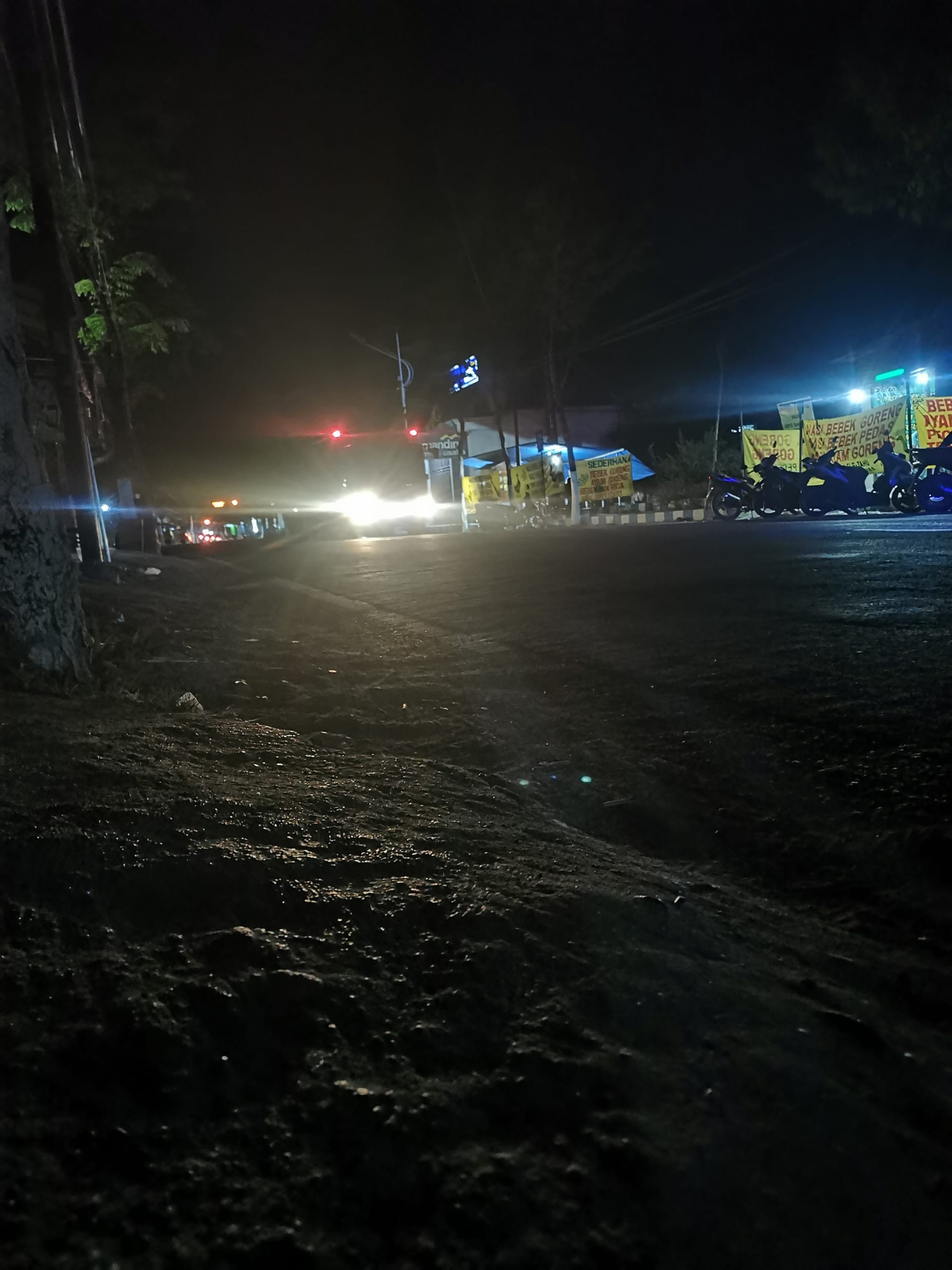 Seperti Kota Mati, Lampu Penerangan Jalan di Sampang Dipadamkan Selama PPKM Darurat Dan Level 4 1 Seperti Kota Mati, Lampu Penerangan Jalan di Sampang Dipadamkan Selama PPKM Darurat Dan Level 4