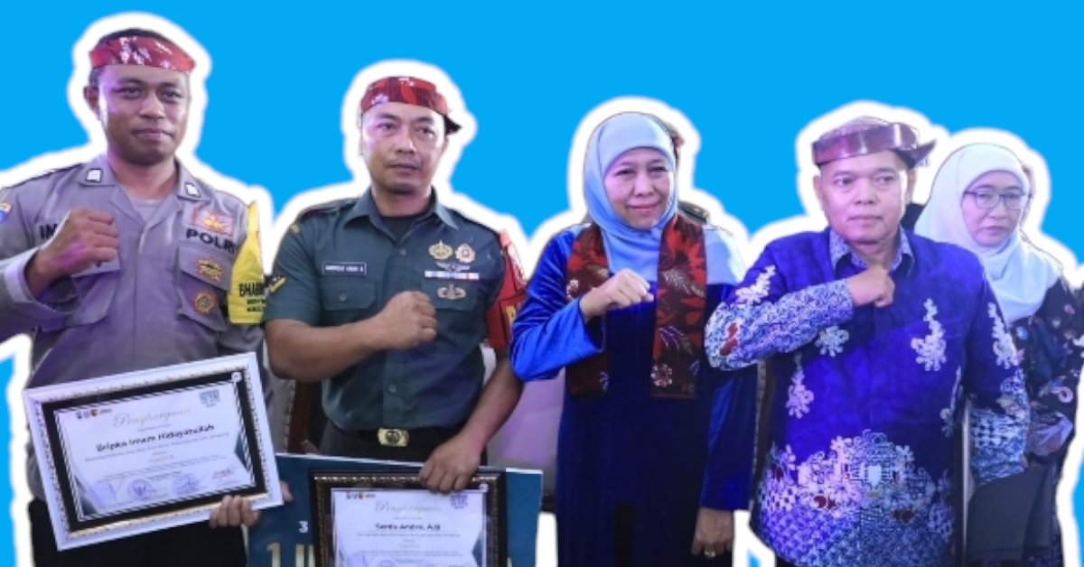 Prestasi Memukau: Desa Batuporo Barat Sampang Raih Anugerah Patriot Jawi Wetan 2023 1 Tiga Pilar Desa Batuporo Barat Kecamatan Kedungdung Kabupaten Sampang saat bersama Gubernur Jawa Timur Khofifah Indar Parawansa.