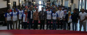 Peserta Beserta Panitia Dalam Sesi Foto Bersama