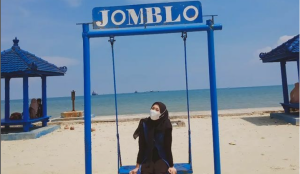 Salah Satu Pengunjung Pantai Camplong /Foto Instagram Pesonasampang