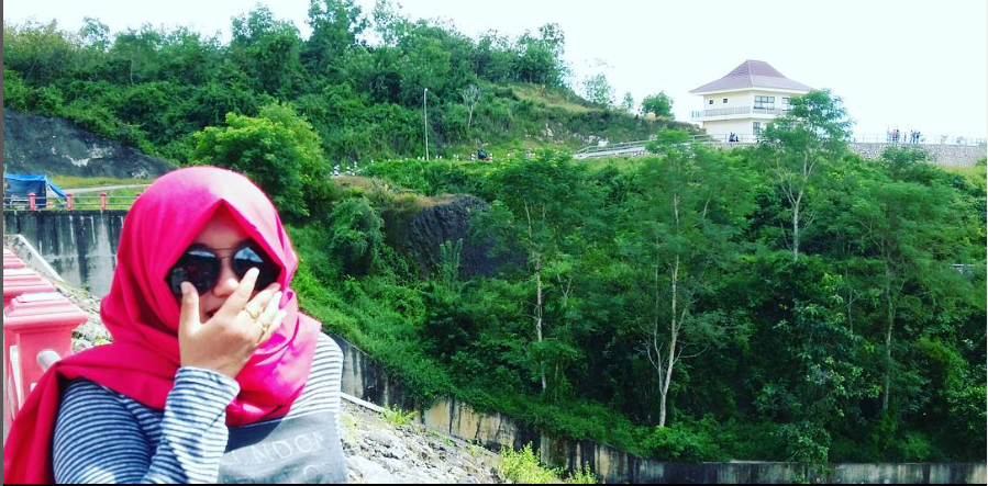 Waduk Nipah Kabupaten Sampang 1 Wisatawan Saat foto di waduk nipah /Foto instagram ucha_fausah