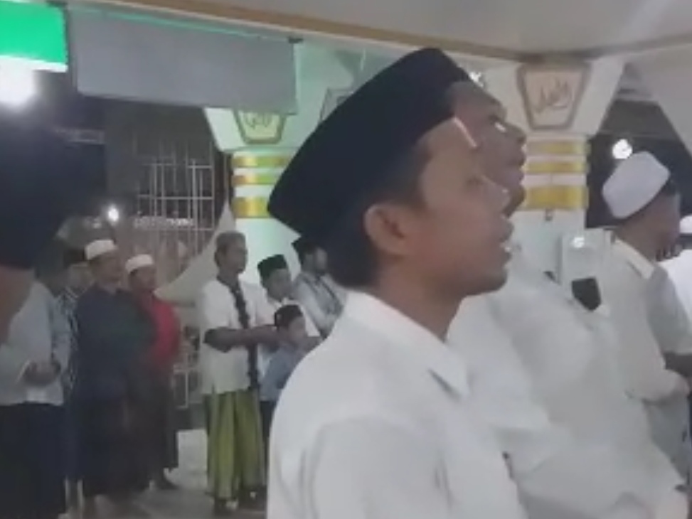 Suasana Maulid Nabi Di Masjid Agung Sampang