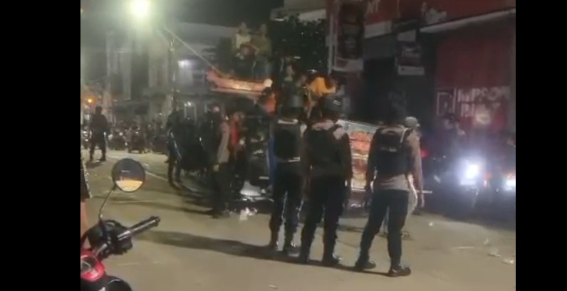 Viral di TikTok, Polisi Bubarkan Kesenian Daol di Sampang Madura 1 Tradisi Daol saat berada di area monumen Sampang