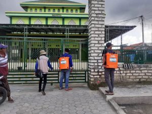 Karang Taruna Desa Dharma Camplong &Amp; Senyum Desa, Lakukan Penyemprotan Disinfektan