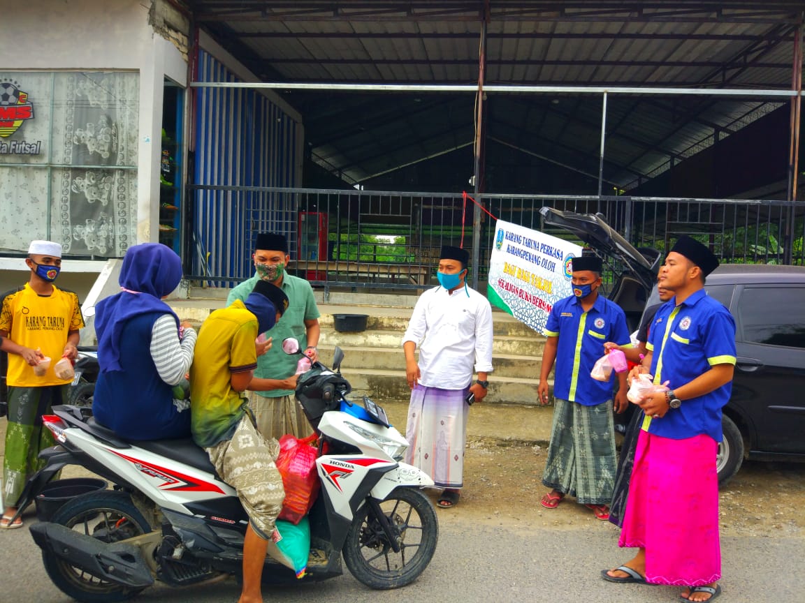 Akhir Ramadhan, KATAR Perkasa Bagi-bagi Takjil 1 Akhir Ramadhan, KATAR Perkasa Bagi-bagi Takjil