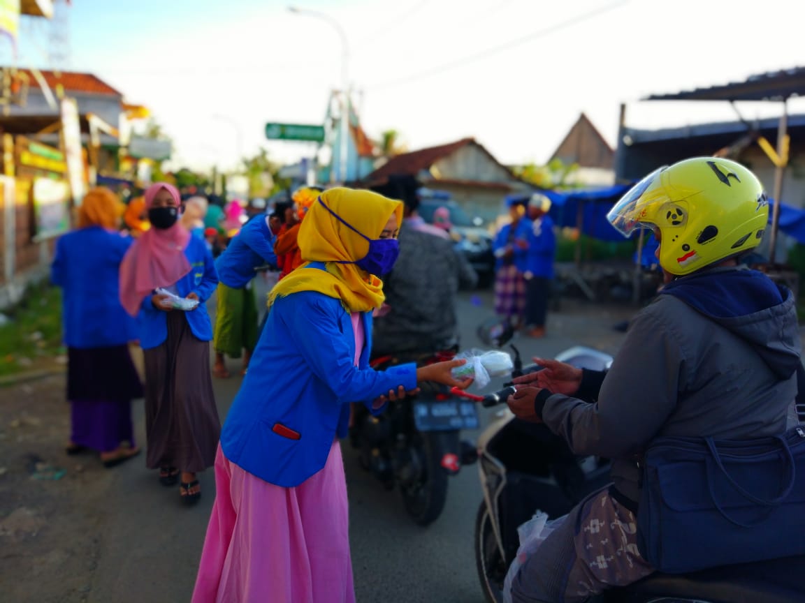 PK PMII Sekolah Tinggi Walisongo Bagi-Bagi Takjil 1 PK PMII Sekolah Tinggi Walisongo Bagi-Bagi Takjil