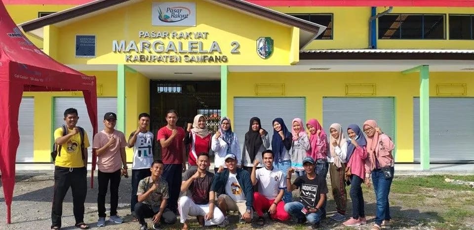 Salut, Ibu Bupati Sampang Hj. Mimin Haryati Ikut Bersih Bersih Margalela 1 Salut, Ibu Bupati Sampang Hj. Mimin Haryati Ikut Bersih Bersih Margalela