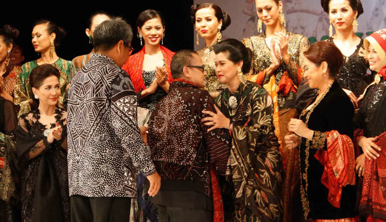 Pesona Batik Sampang 1 Malam gala dinner ini adalah sebuah perayaan spesial bagi Daerah Sampang salah satu Kabupaten dari Kepulauan Madura. Berkolaborasi dengan seorang Desainer senior Ramli, Tahun 20091201