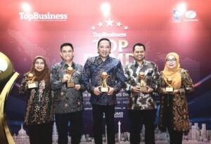 Bupati Sampang H. Slamet Junaidi Raih Penghargaan Top Pembina Bumd 2025, Buktikan Kepemimpinan Berprestasi!