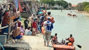 Lomba Dayung Meriahkan Hut Ke-80 Ri Di Sampang, Warga Antusias 2 Lomba Dayung Meriahkan Hut Ke-80 Ri Di Sampang, Warga Antusias